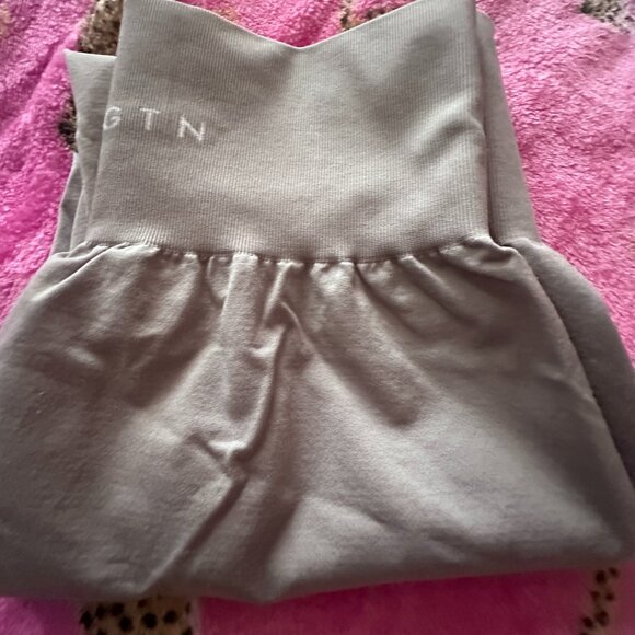 NVGTN SEAMLESS (NWOT) LEGGINGS - Picture 2 of 5